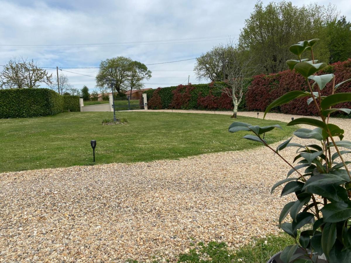 Gite 3 Etoiles Avec Piscine Dordogne Minzac Exterior photo
